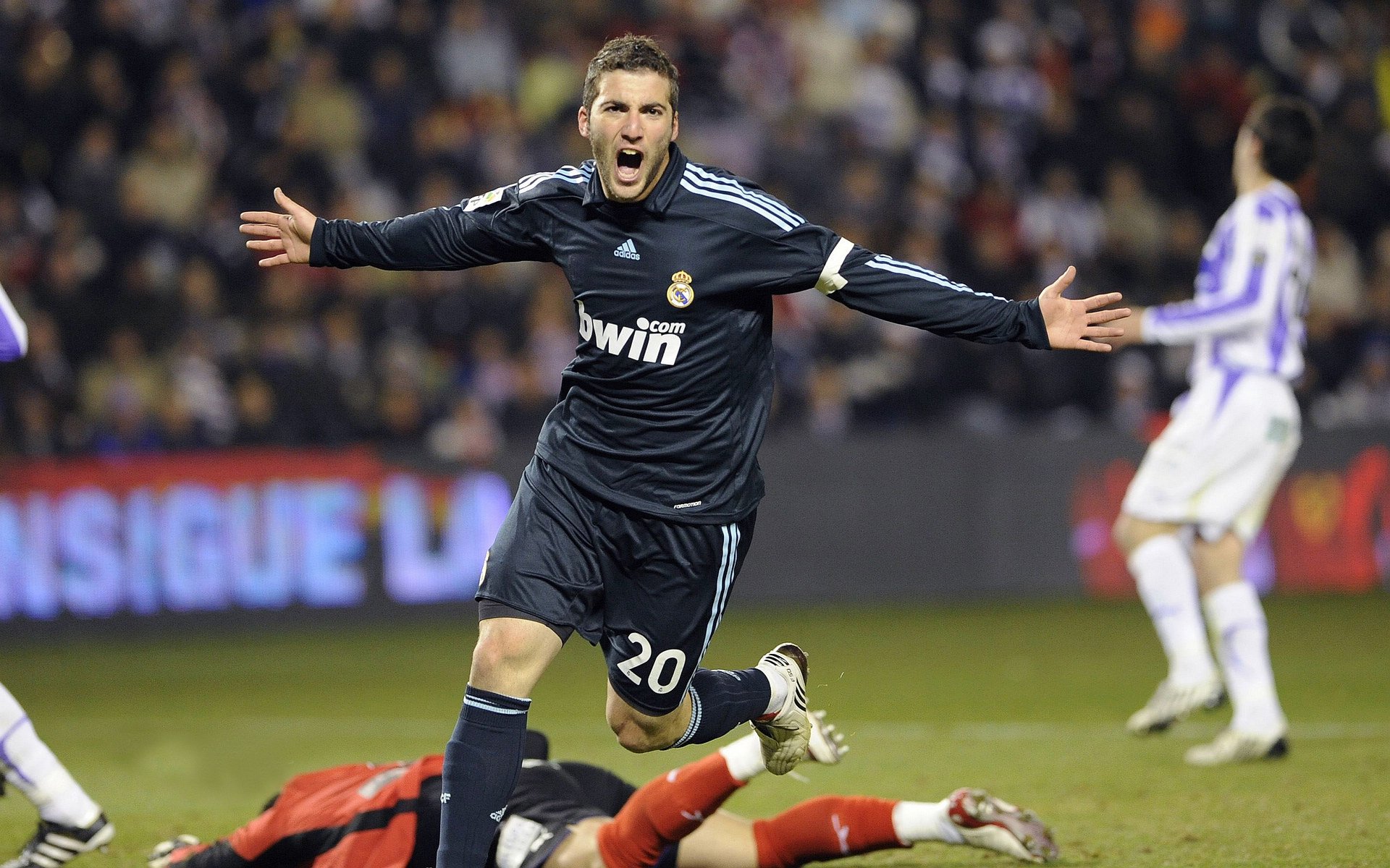 热那亚前锋成功破门，帮助球队取得重要分，热那亚主帅